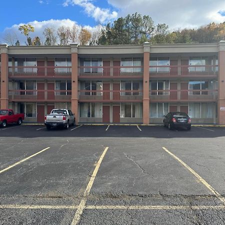 Oyo Hotel Harriman Near I-40 Екстериор снимка