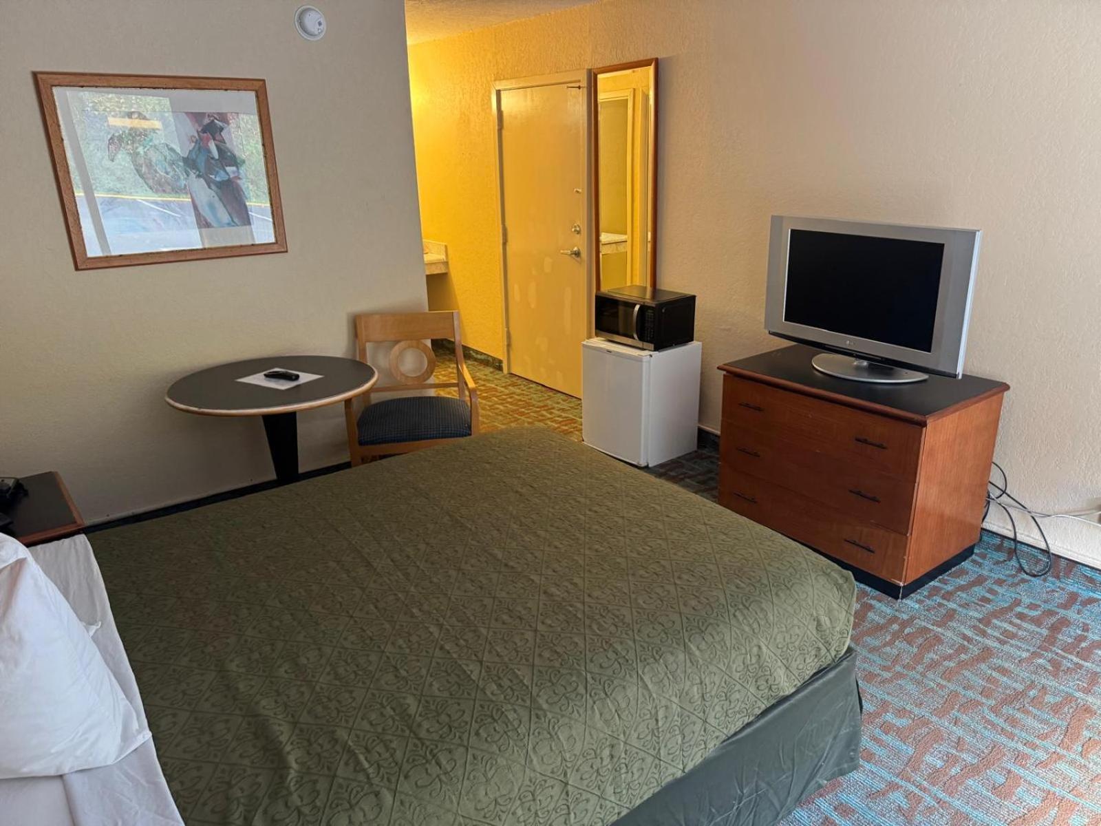 Oyo Hotel Harriman Near I-40 Екстериор снимка