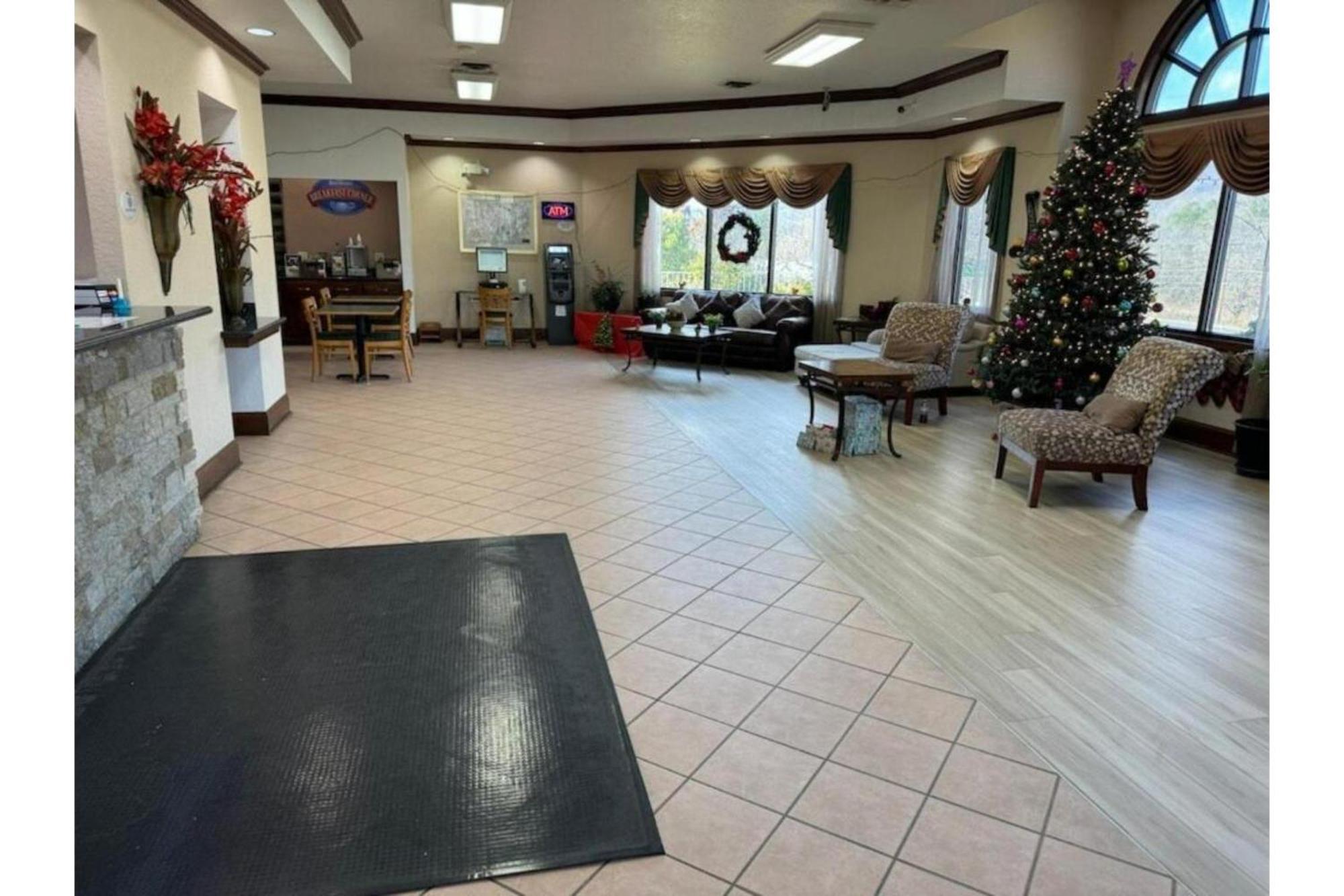 Oyo Hotel Harriman Near I-40 Екстериор снимка