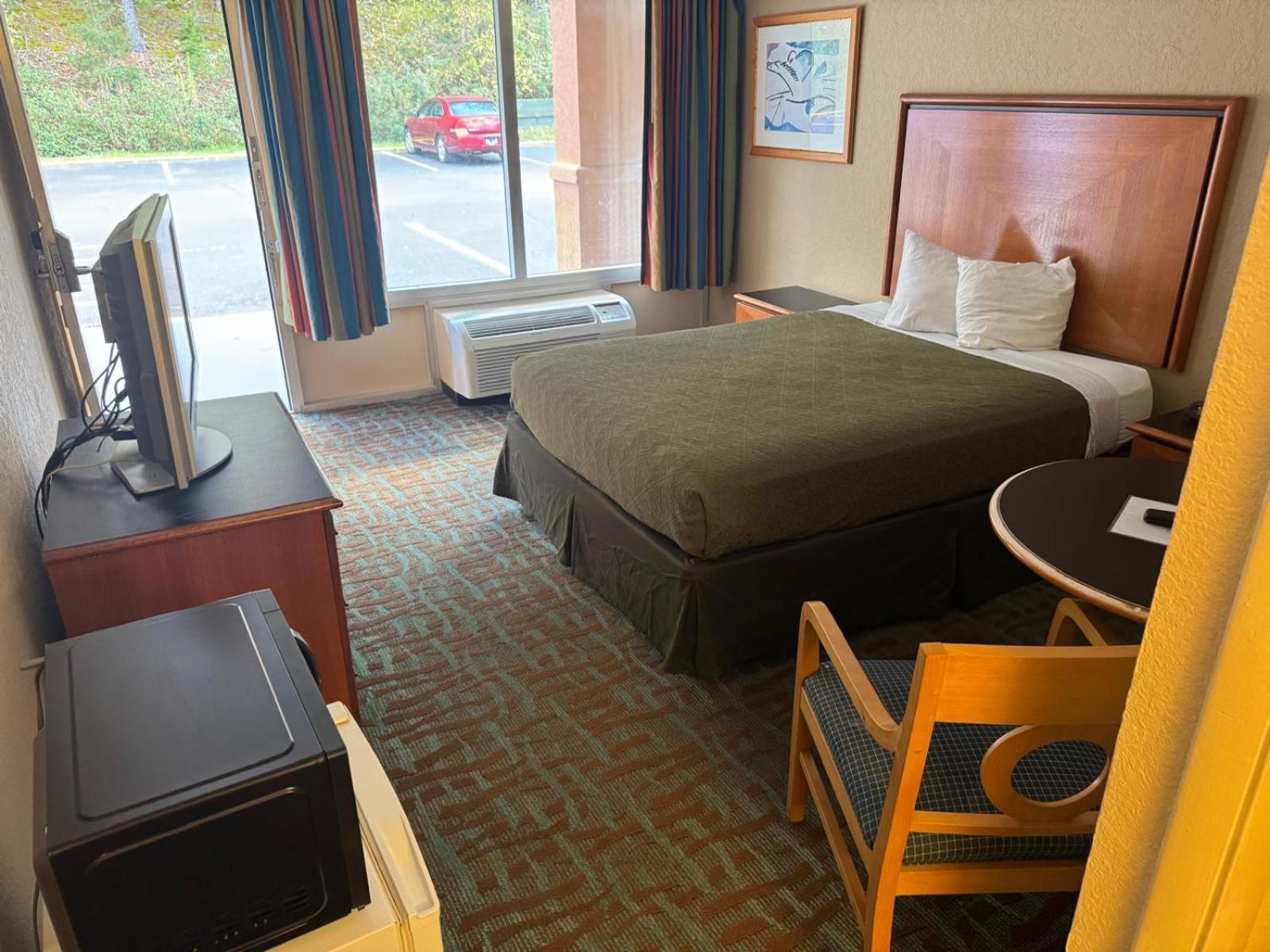 Oyo Hotel Harriman Near I-40 Екстериор снимка