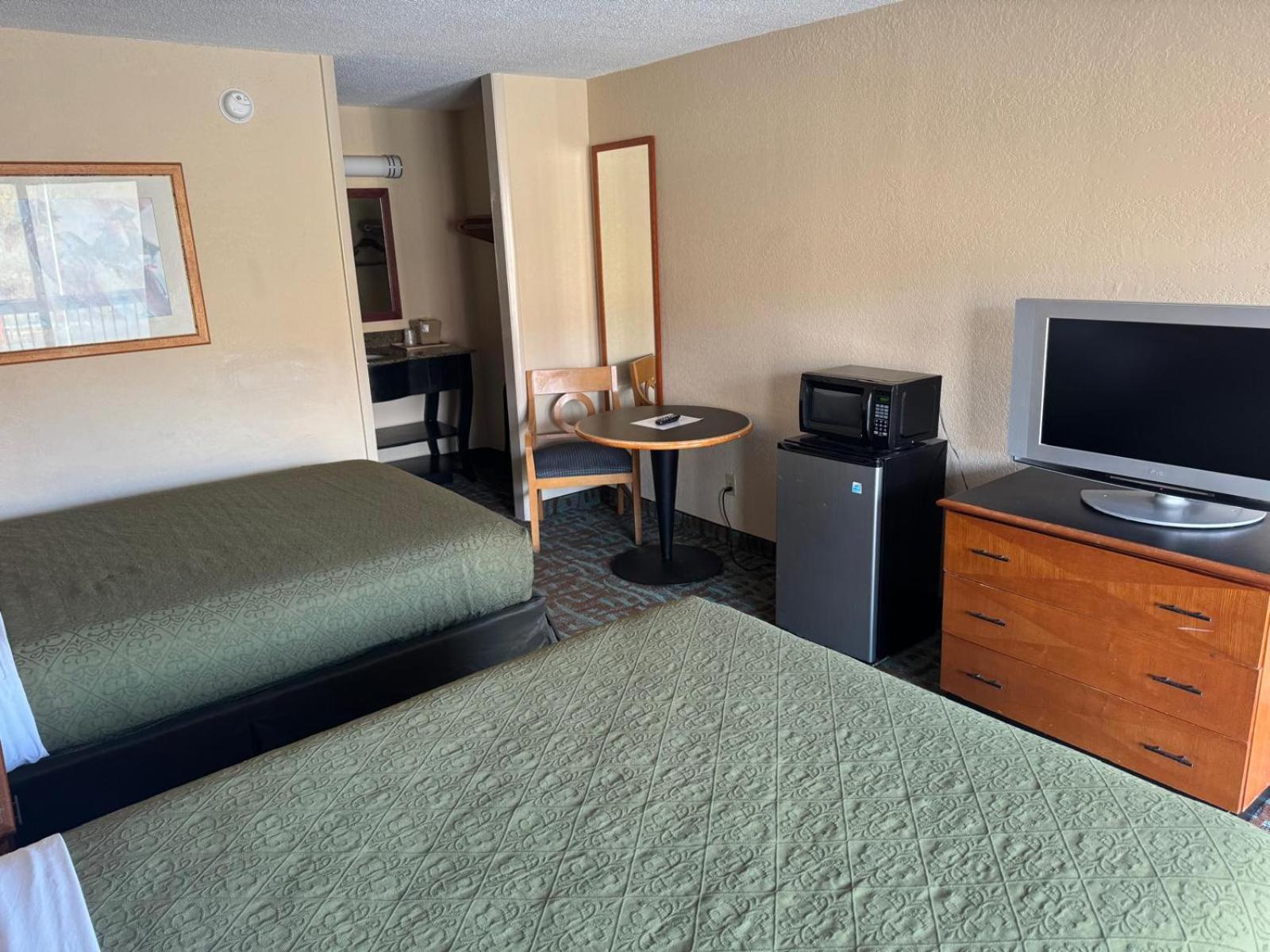 Oyo Hotel Harriman Near I-40 Екстериор снимка