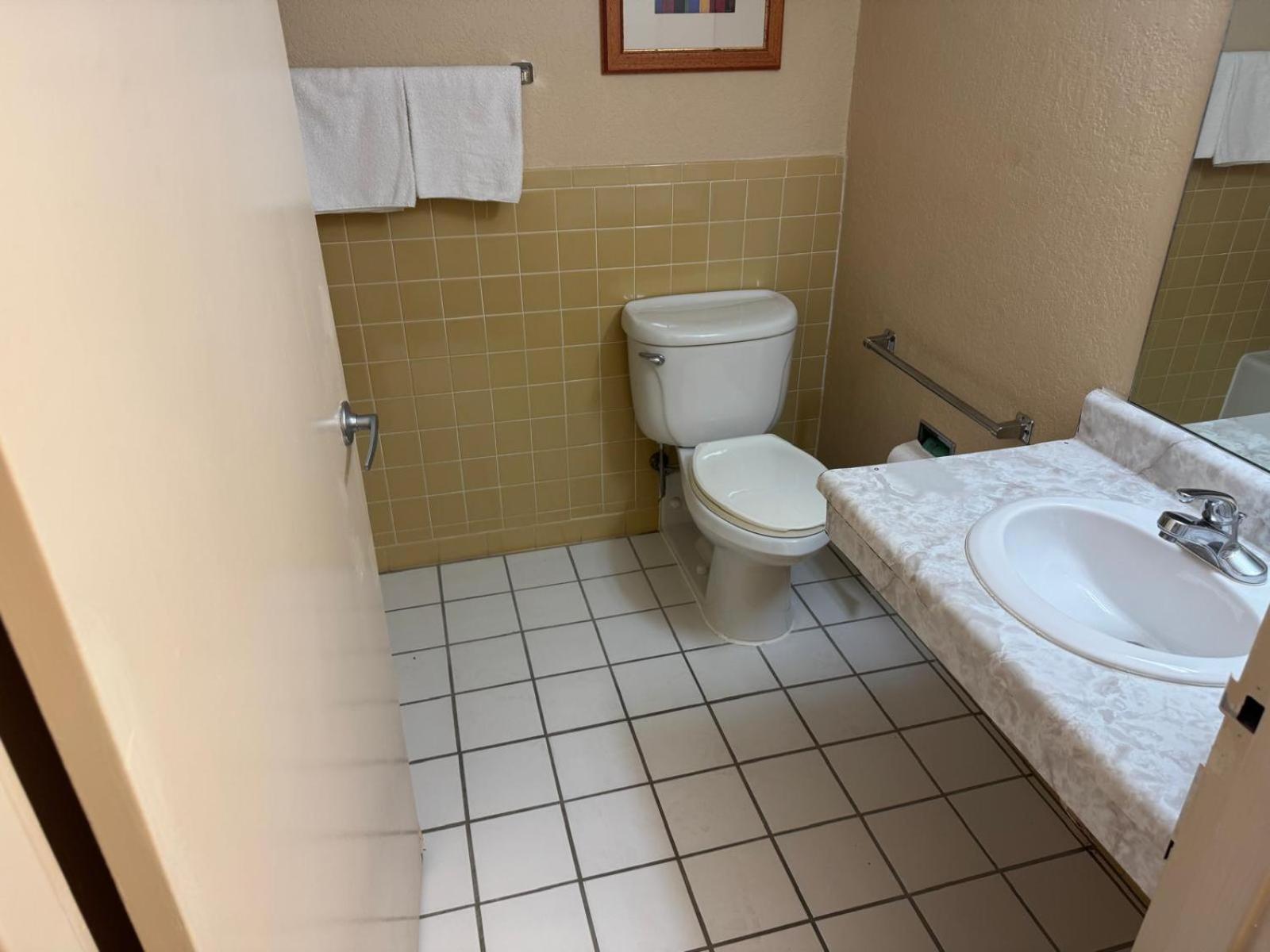 Oyo Hotel Harriman Near I-40 Екстериор снимка
