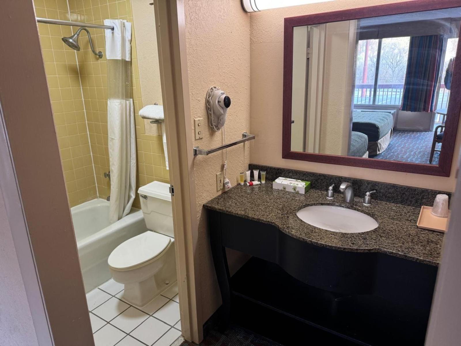 Oyo Hotel Harriman Near I-40 Екстериор снимка