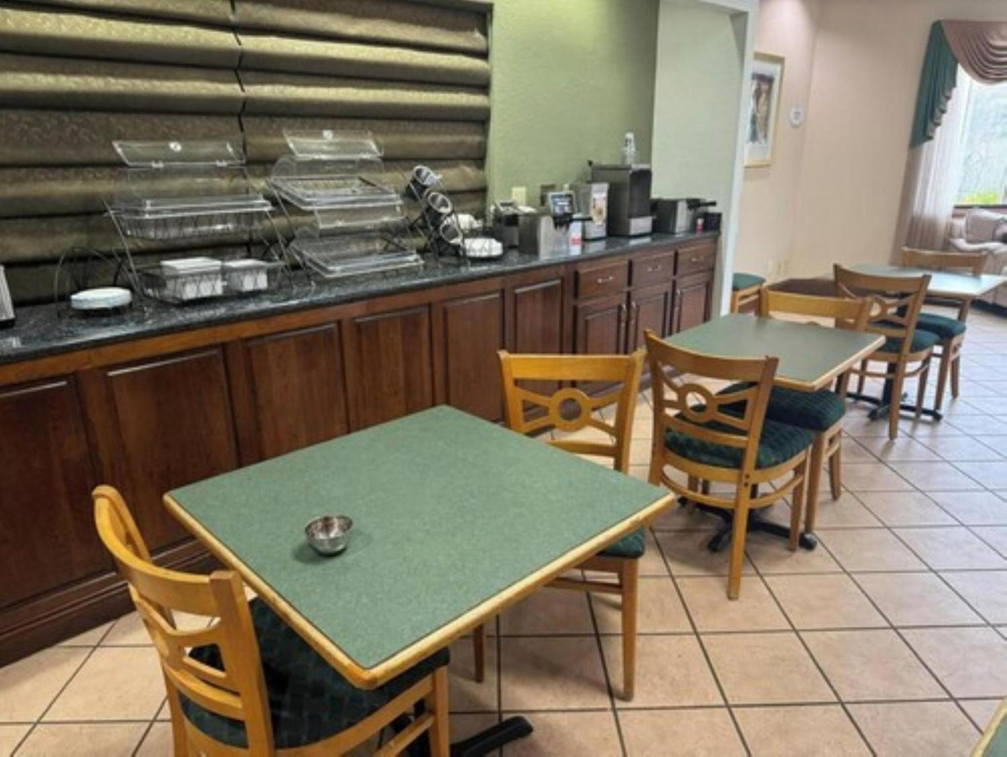 Oyo Hotel Harriman Near I-40 Екстериор снимка